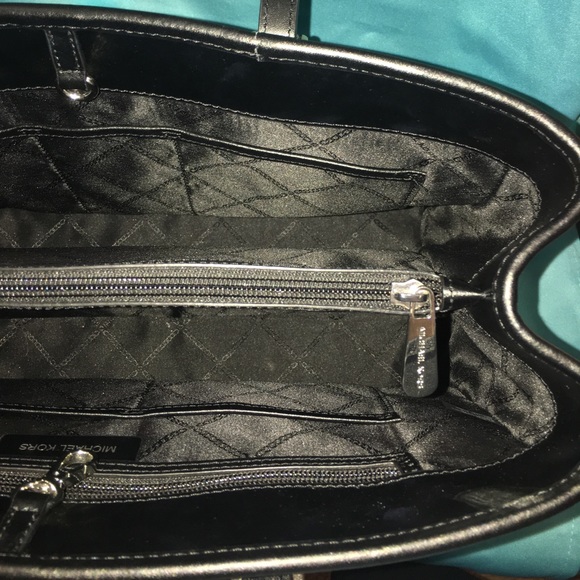 Black Micheal kors purse large logo - Picture 6 of 8